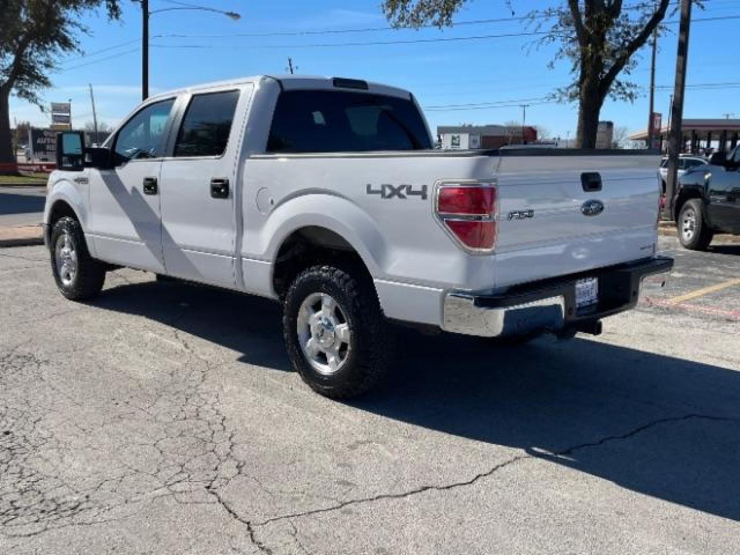 2014 Oxford White Ford F-150 XLT SuperCrew 5.5-ft (1FTFW1EF6EK) with an 5.0L V8 engine, 6-Speed Automatic transmission, located at 12182 Garland Rd, Dallas, TX, 75218, (214) 521-2040, 0.000000, 0.000000 - Photo#2