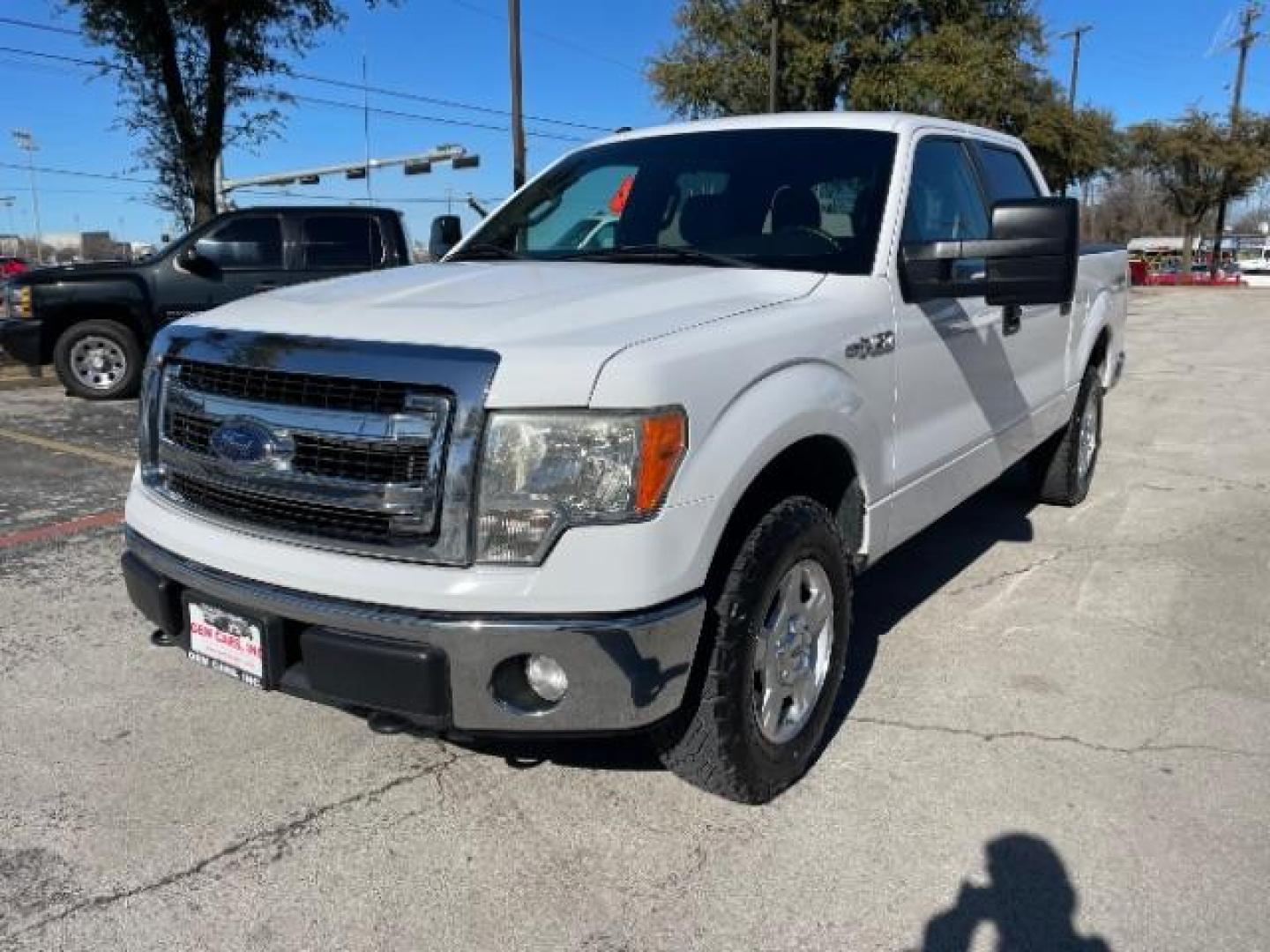 2014 Oxford White Ford F-150 XLT SuperCrew 5.5-ft (1FTFW1EF6EK) with an 5.0L V8 engine, 6-Speed Automatic transmission, located at 12182 Garland Rd, Dallas, TX, 75218, (214) 521-2040, 0.000000, 0.000000 - Photo#4