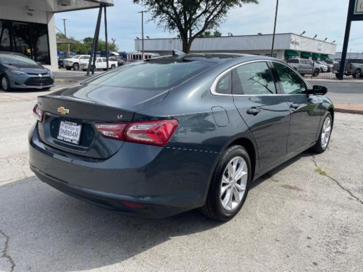 2020 Dark Blue Chevrolet Malibu LT (1G1ZD5ST7LF) with an 1.5L L4 DOHC 16V engine, 6-Speed Automatic transmission, located at 12182 Garland Rd, Dallas, TX, 75218, (214) 521-2040, 0.000000, 0.000000 - Photo#4