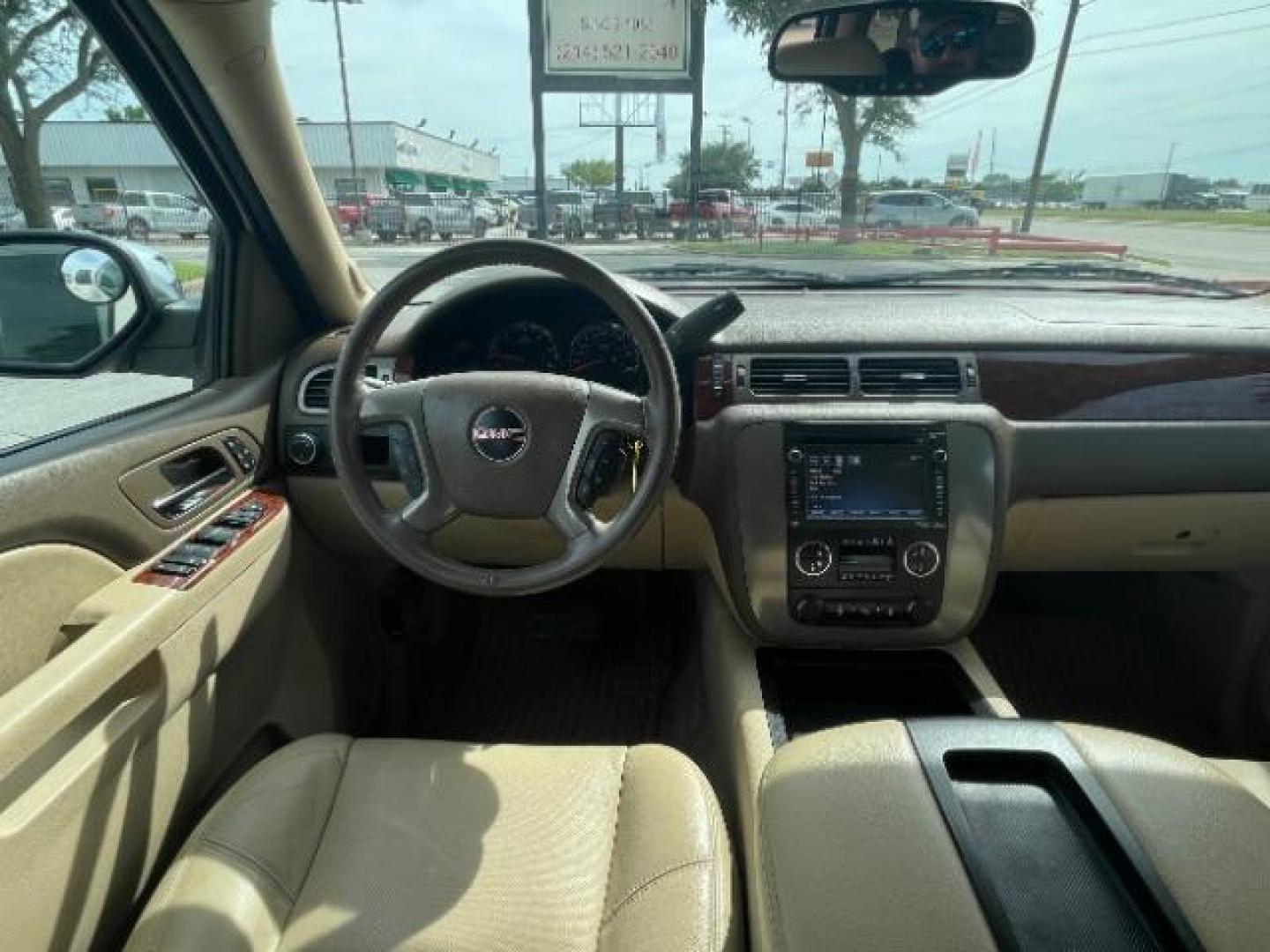 2013 Summit White GMC Yukon SLT 2WD (1GKS1CE0XDR) with an 5.3L V8 OHV 16V FFV engine, 6-Speed Automatic transmission, located at 12182 Garland Rd, Dallas, TX, 75218, (214) 521-2040, 0.000000, 0.000000 - Photo#13