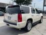 2013 Summit White GMC Yukon SLT 2WD (1GKS1CE0XDR) with an 5.3L V8 OHV 16V FFV engine, 6-Speed Automatic transmission, located at 12182 Garland Rd, Dallas, TX, 75218, (214) 521-2040, 0.000000, 0.000000 - Photo#8