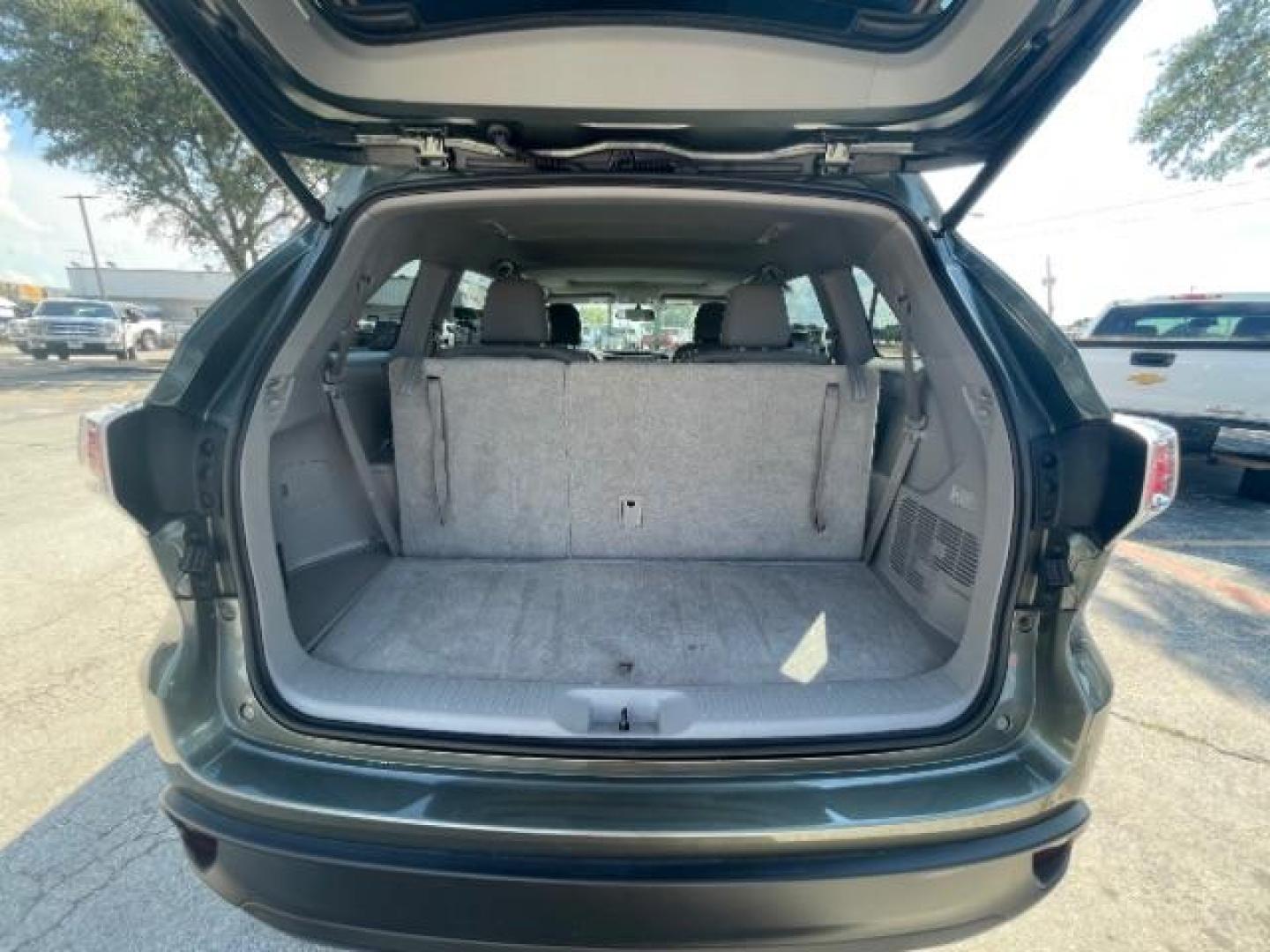 2014 Alumina Jade Metallic Toyota Highlander XLE FWD V6 (5TDKKRFH5ES) with an 3.5L V6 DOHC 24V engine, 6-Speed Automatic transmission, located at 12182 Garland Rd, Dallas, TX, 75218, (214) 521-2040, 0.000000, 0.000000 - Photo#19