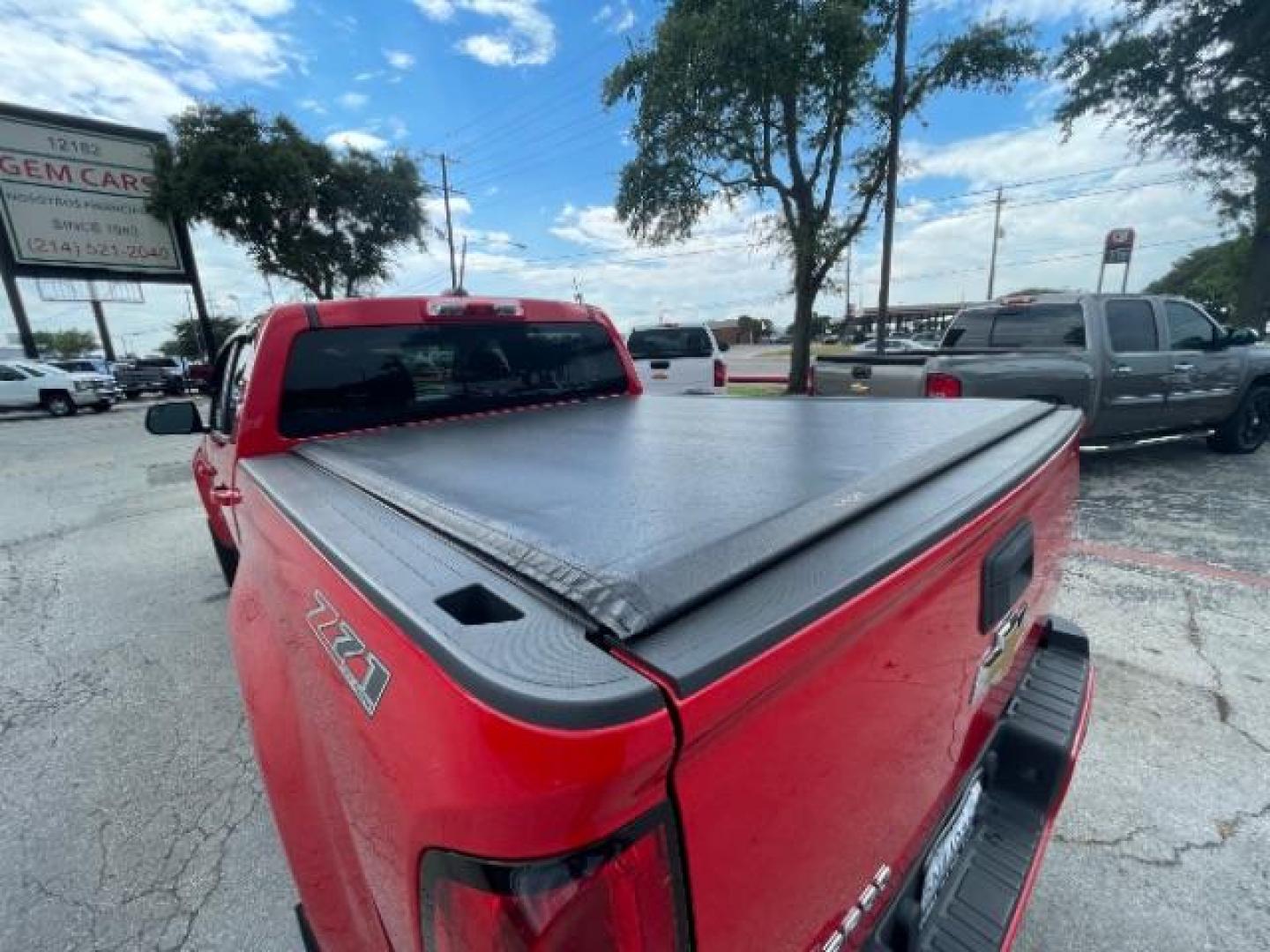 2015 Red Rock Metallic Chevrolet Colorado Z71 Crew Cab 4WD Short Box (1GCGTCE34F1) with an 3.6L V6 DOHC 24V GAS engine, 6-Speed Automatic transmission, located at 12182 Garland Rd, Dallas, TX, 75218, (214) 521-2040, 0.000000, 0.000000 - Photo#11