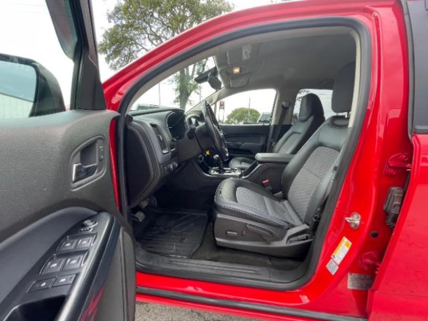 2015 Red Rock Metallic Chevrolet Colorado Z71 Crew Cab 4WD Short Box (1GCGTCE34F1) with an 3.6L V6 DOHC 24V GAS engine, 6-Speed Automatic transmission, located at 12182 Garland Rd, Dallas, TX, 75218, (214) 521-2040, 0.000000, 0.000000 - Photo#13