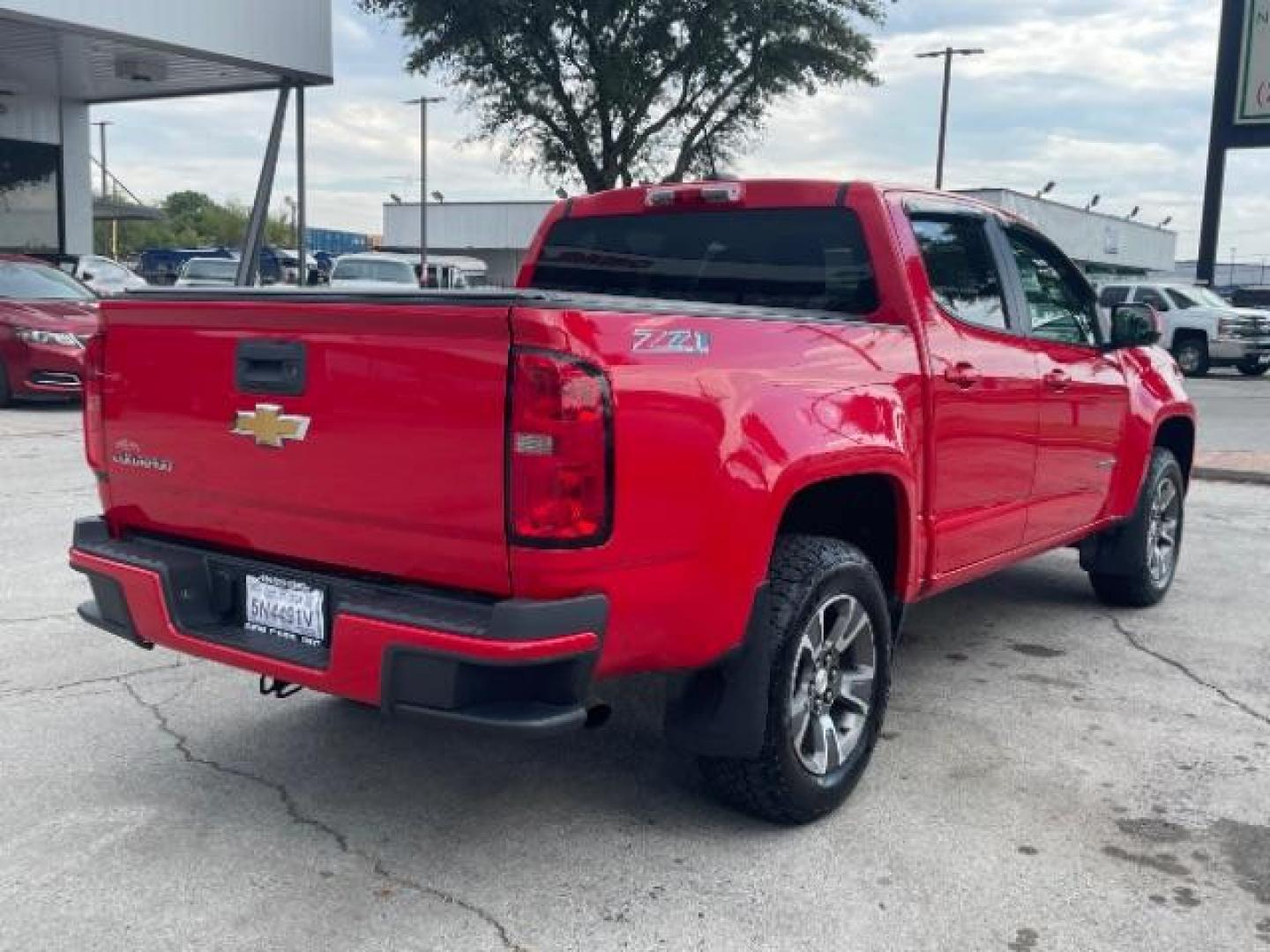 2015 Red Rock Metallic Chevrolet Colorado Z71 Crew Cab 4WD Short Box (1GCGTCE34F1) with an 3.6L V6 DOHC 24V GAS engine, 6-Speed Automatic transmission, located at 12182 Garland Rd, Dallas, TX, 75218, (214) 521-2040, 0.000000, 0.000000 - Photo#4