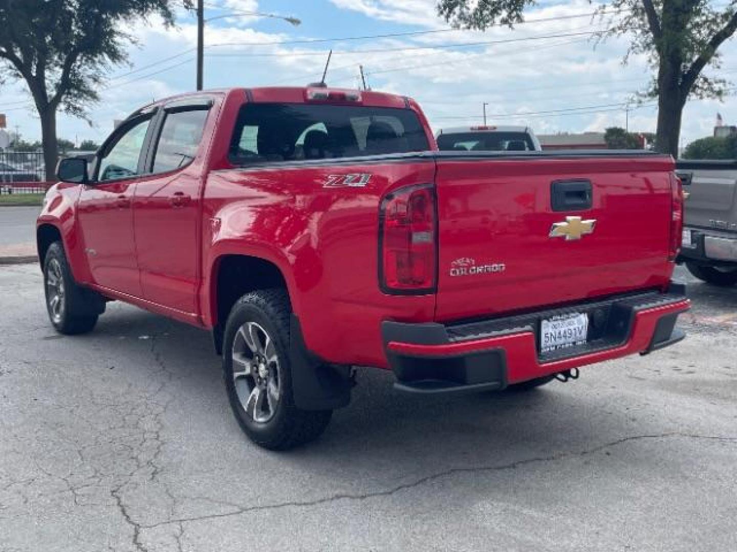 2015 Red Rock Metallic Chevrolet Colorado Z71 Crew Cab 4WD Short Box (1GCGTCE34F1) with an 3.6L V6 DOHC 24V GAS engine, 6-Speed Automatic transmission, located at 12182 Garland Rd, Dallas, TX, 75218, (214) 521-2040, 0.000000, 0.000000 - Photo#6