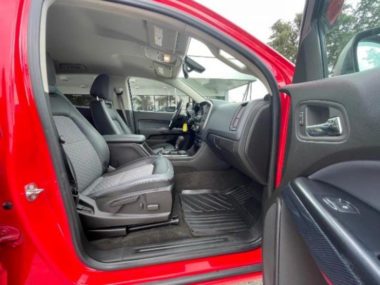 2015 Red Rock Metallic Chevrolet Colorado Z71 Crew Cab 4WD Short Box (1GCGTCE34F1) with an 3.6L V6 DOHC 24V GAS engine, 6-Speed Automatic transmission, located at 12182 Garland Rd, Dallas, TX, 75218, (214) 521-2040, 0.000000, 0.000000 - Photo#8