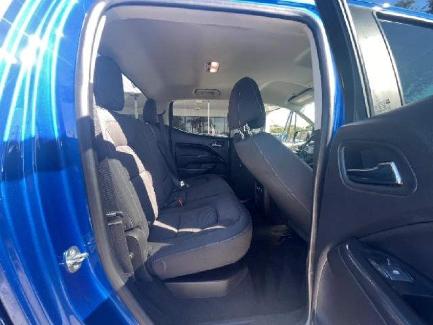 2018 Kinetic Blue Metallic Chevrolet Colorado LT Crew Cab 2WD Long Box (1GCGSCEN7J1) with an 3.6L V6 DOHC 24V GAS engine, 6-Speed Automatic transmission, located at 12182 Garland Rd, Dallas, TX, 75218, (214) 521-2040, 0.000000, 0.000000 - Photo#11