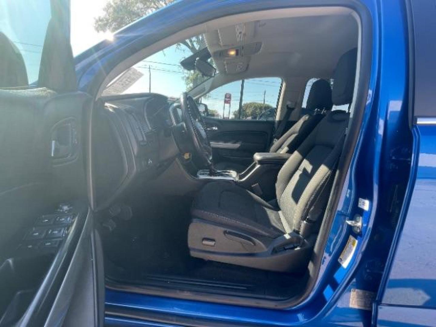 2018 Kinetic Blue Metallic Chevrolet Colorado LT Crew Cab 2WD Long Box (1GCGSCEN7J1) with an 3.6L V6 DOHC 24V GAS engine, 6-Speed Automatic transmission, located at 12182 Garland Rd, Dallas, TX, 75218, (214) 521-2040, 0.000000, 0.000000 - Photo#13