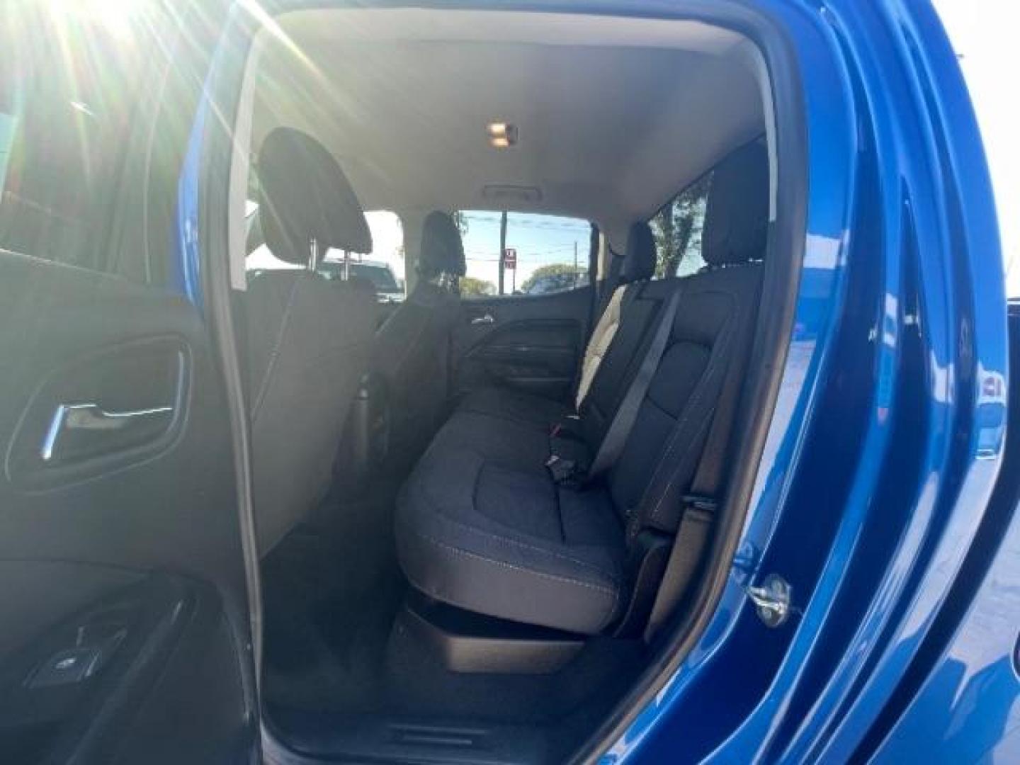 2018 Kinetic Blue Metallic Chevrolet Colorado LT Crew Cab 2WD Long Box (1GCGSCEN7J1) with an 3.6L V6 DOHC 24V GAS engine, 6-Speed Automatic transmission, located at 12182 Garland Rd, Dallas, TX, 75218, (214) 521-2040, 0.000000, 0.000000 - Photo#14