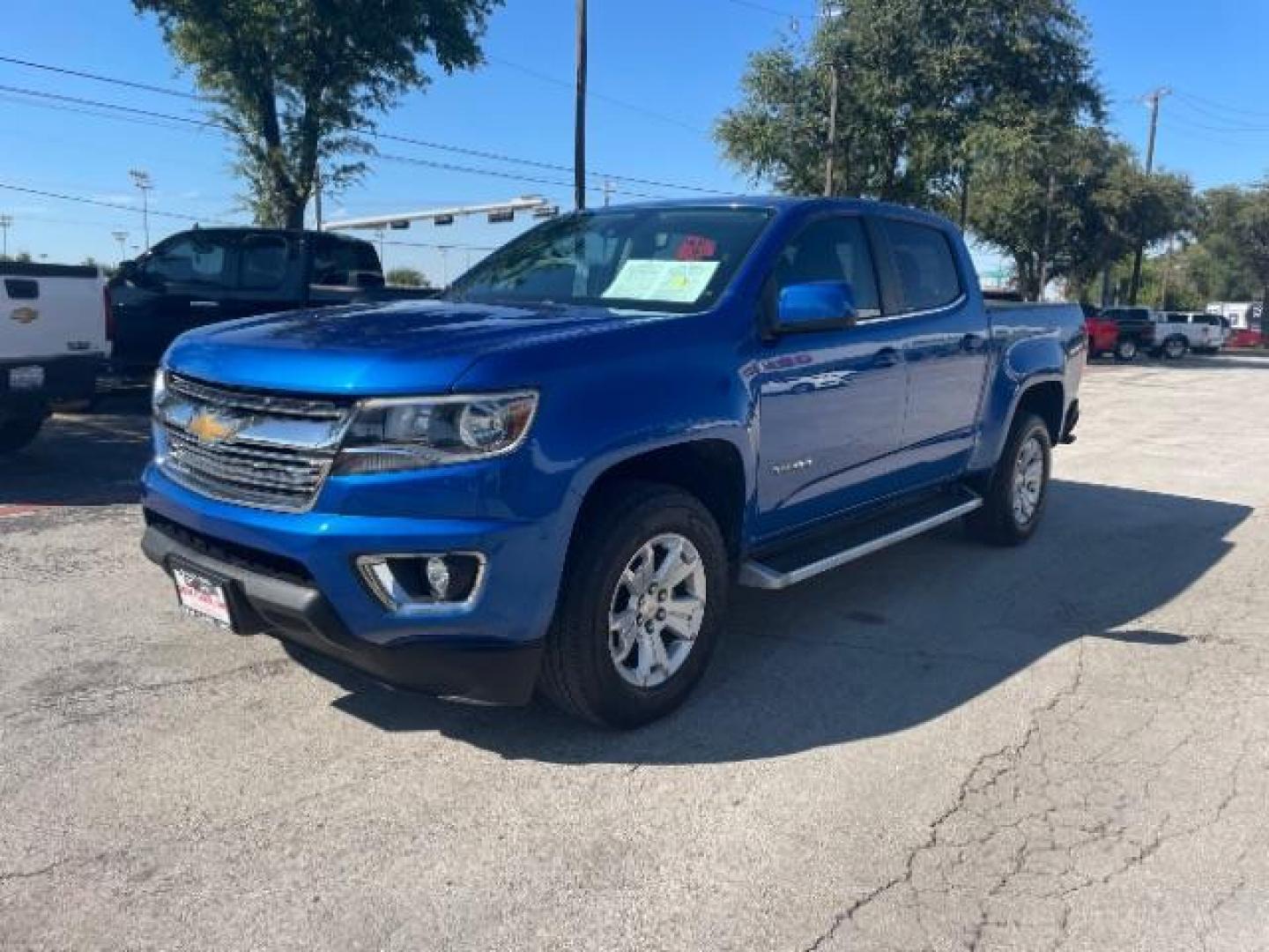 2018 Kinetic Blue Metallic Chevrolet Colorado LT Crew Cab 2WD Long Box (1GCGSCEN7J1) with an 3.6L V6 DOHC 24V GAS engine, 6-Speed Automatic transmission, located at 12182 Garland Rd, Dallas, TX, 75218, (214) 521-2040, 0.000000, 0.000000 - Photo#4