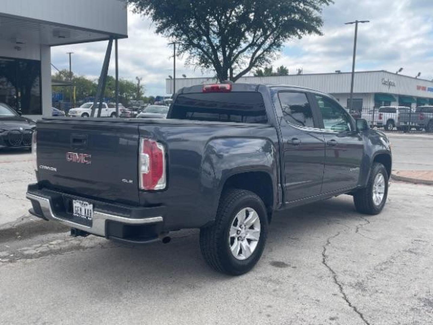 2017 GRAY GMC Canyon SLE Crew Cab 2WD (1GTG5CEN8H1) with an 3.6L V6 DOHC 24V engine, 6-Speed Automatic transmission, located at 12182 Garland Rd, Dallas, TX, 75218, (214) 521-2040, 0.000000, 0.000000 - Photo#5