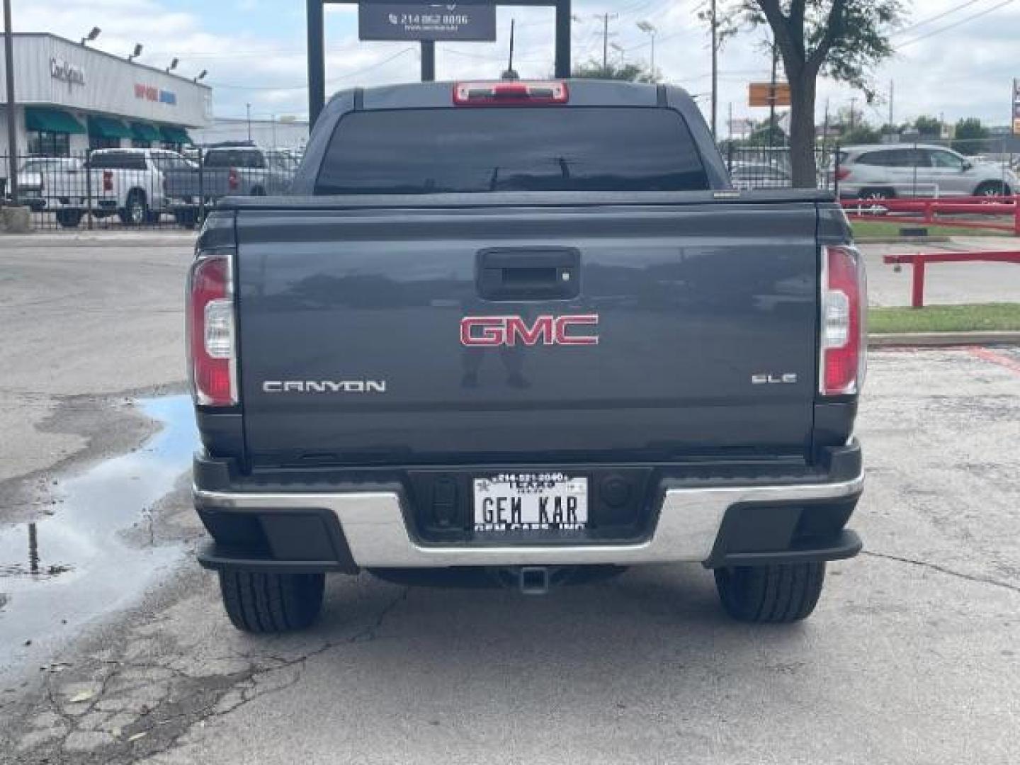 2017 GRAY GMC Canyon SLE Crew Cab 2WD (1GTG5CEN8H1) with an 3.6L V6 DOHC 24V engine, 6-Speed Automatic transmission, located at 12182 Garland Rd, Dallas, TX, 75218, (214) 521-2040, 0.000000, 0.000000 - Photo#6