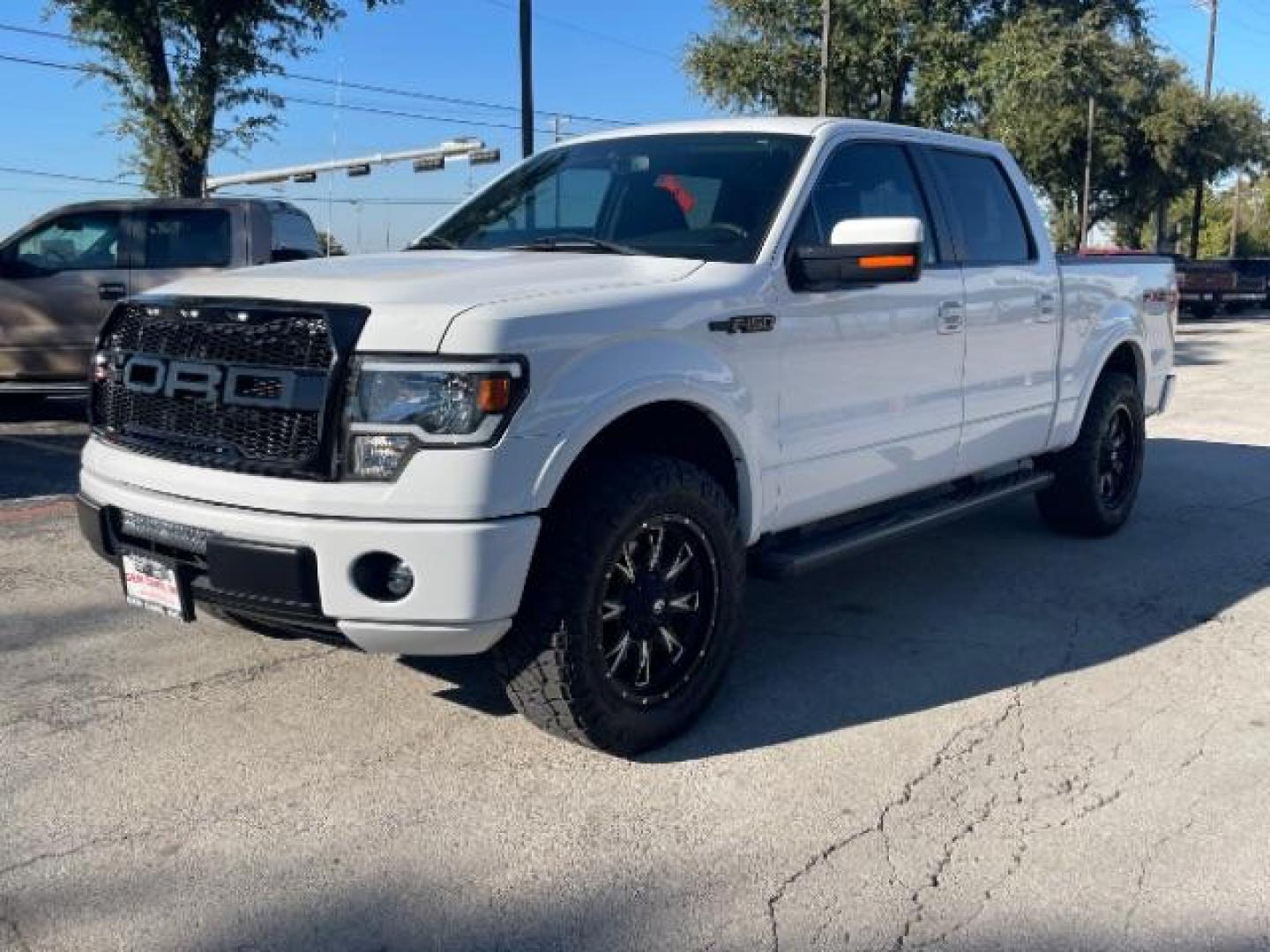 2010 White Ford F-150 XLT SuperCrew 5.5-ft. Bed 2WD (1FTEW1C83AK) with an 4.6L V8 SOHC 24V engine, located at 12182 Garland Rd, Dallas, TX, 75218, (214) 521-2040, 0.000000, 0.000000 - Photo#2