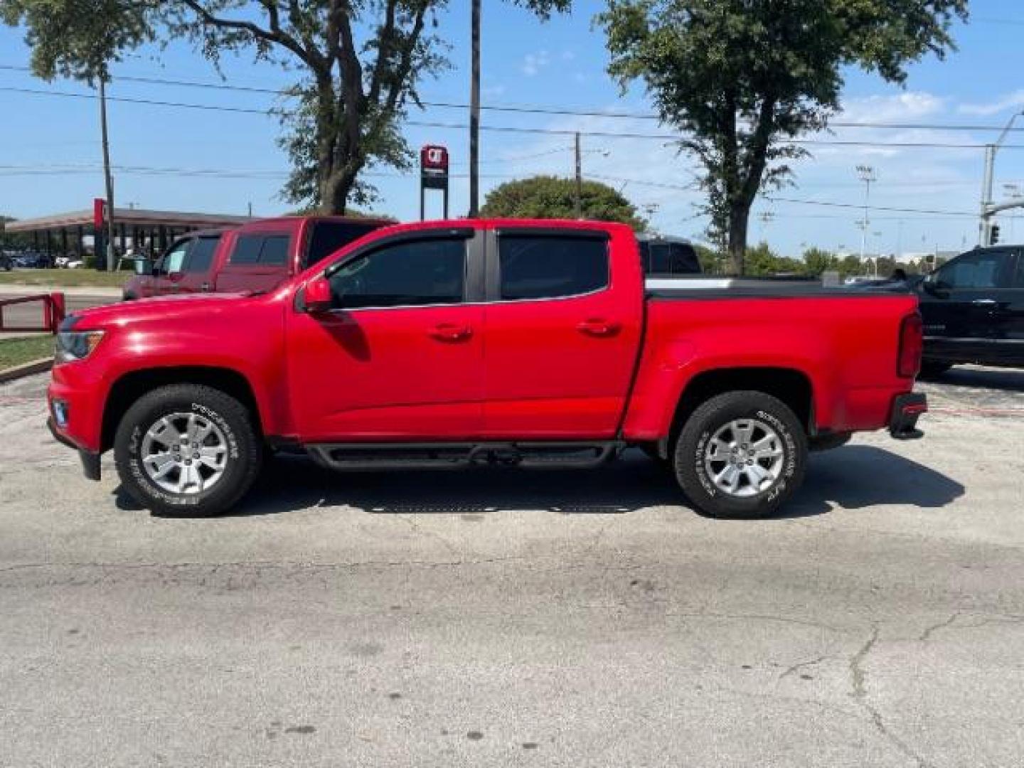 2016 Red Hot Chevrolet Colorado LT Crew Cab 2WD Long Box (1GCGSCE3XG1) with an 3.6L V6 DOHC 24V GAS engine, 6-Speed Automatic transmission, located at 12182 Garland Rd, Dallas, TX, 75218, (214) 521-2040, 0.000000, 0.000000 - Photo#3