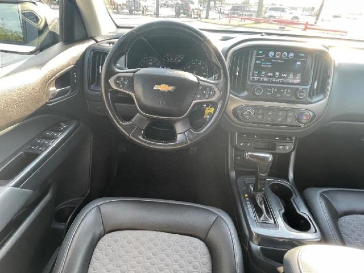 2017 Summit White Chevrolet Colorado Z71 Crew Cab 2WD Short Box (1GCGSDEN6H1) with an 3.6L V6 DOHC 24V GAS engine, 6-Speed Automatic transmission, located at 12182 Garland Rd, Dallas, TX, 75218, (214) 521-2040, 0.000000, 0.000000 - Photo#12