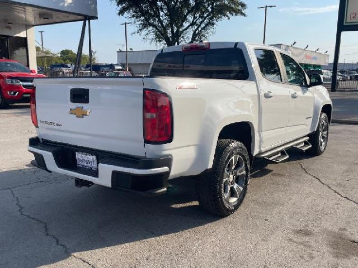 2017 Summit White Chevrolet Colorado Z71 Crew Cab 2WD Short Box (1GCGSDEN6H1) with an 3.6L V6 DOHC 24V GAS engine, 6-Speed Automatic transmission, located at 12182 Garland Rd, Dallas, TX, 75218, (214) 521-2040, 0.000000, 0.000000 - Photo#6