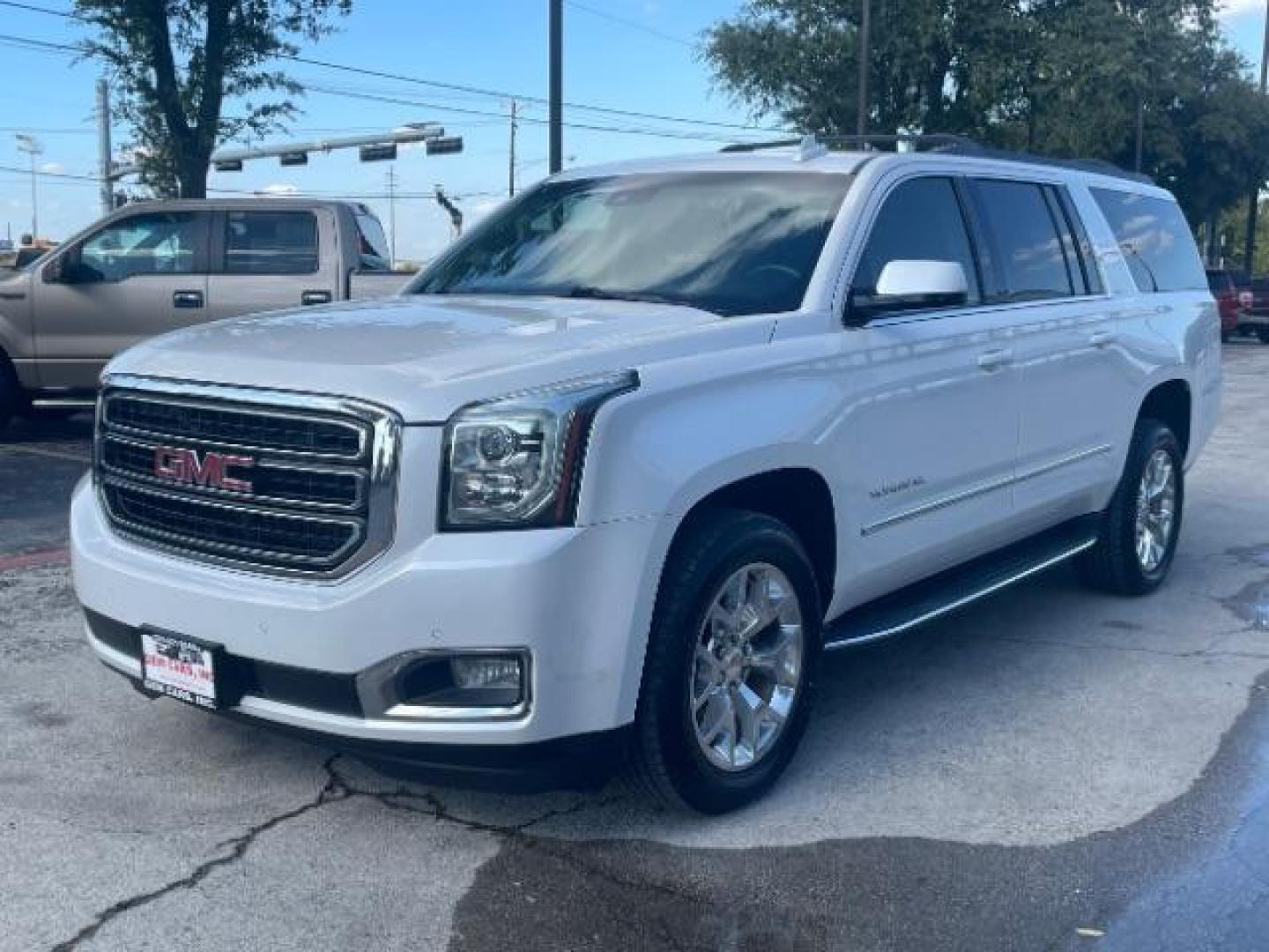 2017 Summit White GMC Yukon XL SLT 2WD (1GKS1GKC7HR) with an 5.3L V8 OHV 16V engine, 6-Speed Automatic transmission, located at 12182 Garland Rd, Dallas, TX, 75218, (214) 521-2040, 0.000000, 0.000000 - Photo#2