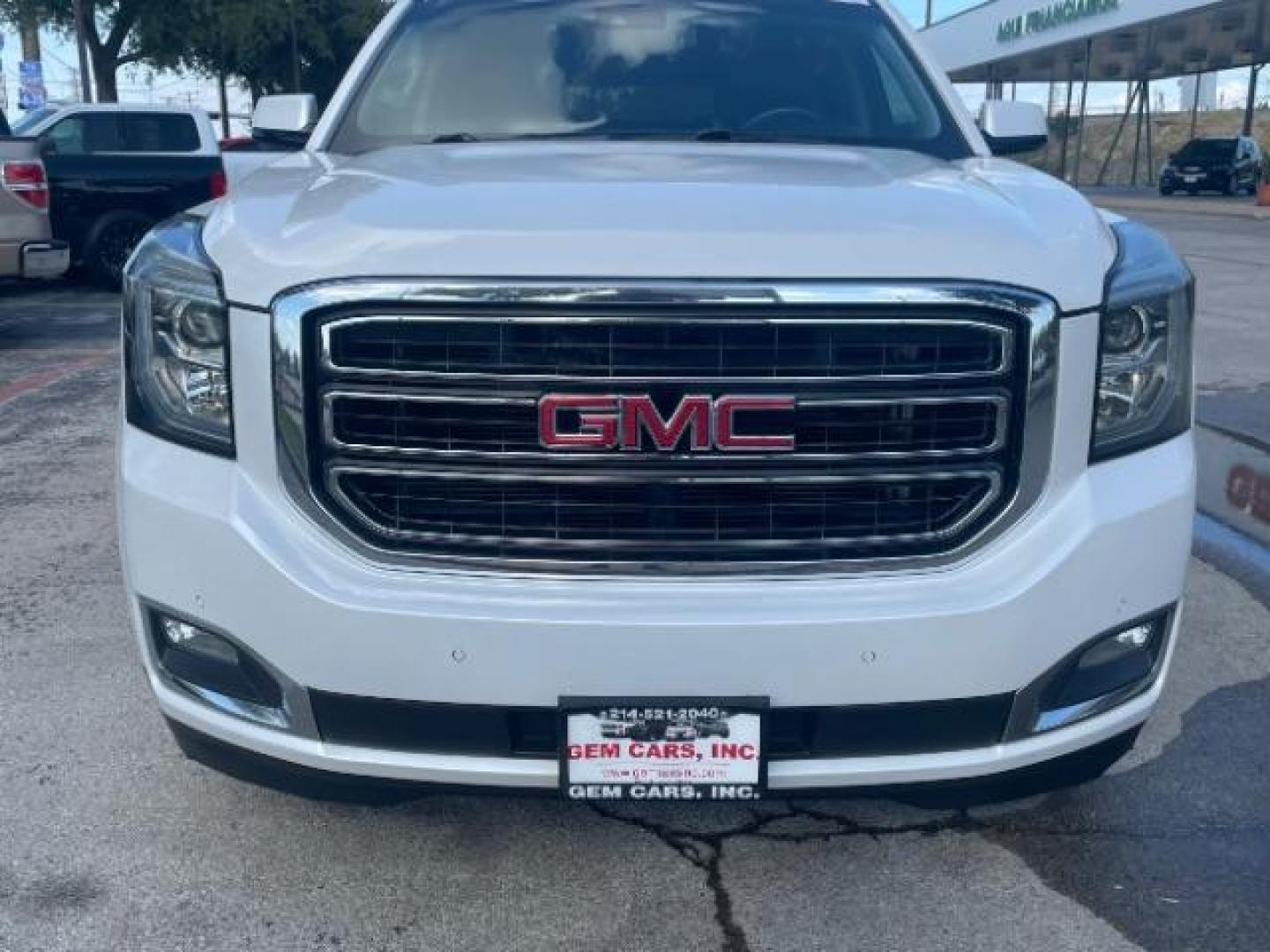 2017 Summit White GMC Yukon XL SLT 2WD (1GKS1GKC7HR) with an 5.3L V8 OHV 16V engine, 6-Speed Automatic transmission, located at 12182 Garland Rd, Dallas, TX, 75218, (214) 521-2040, 0.000000, 0.000000 - Photo#3