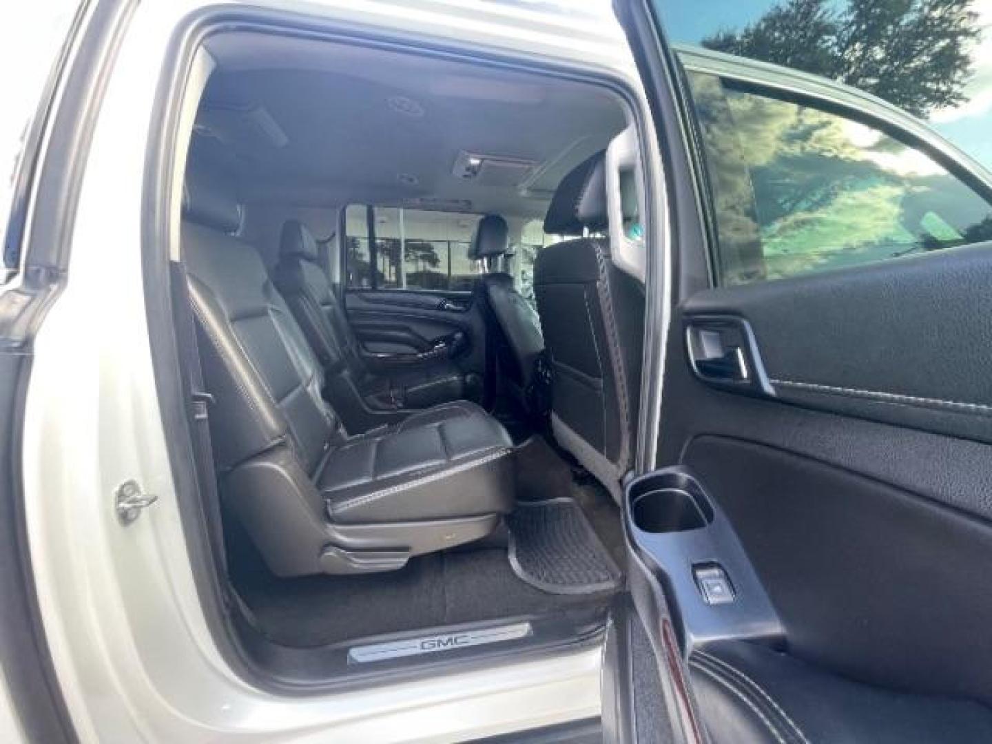 2017 Summit White GMC Yukon XL SLT 2WD (1GKS1GKC7HR) with an 5.3L V8 OHV 16V engine, 6-Speed Automatic transmission, located at 12182 Garland Rd, Dallas, TX, 75218, (214) 521-2040, 0.000000, 0.000000 - Photo#7