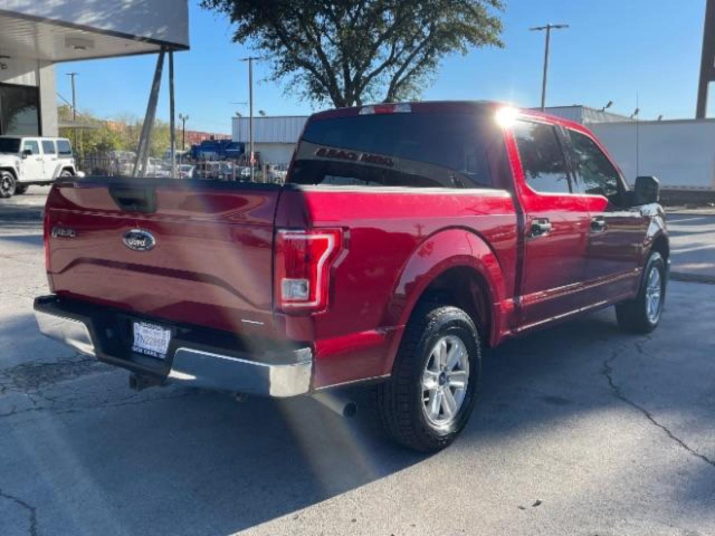 2016 Race Red Ford F-150 XLT SuperCrew 5.5-ft. Bed 2WD (1FTEW1CF5GK) with an 5.0L V8 engine, 6-Speed Automatic transmission, located at 12182 Garland Rd, Dallas, TX, 75218, (214) 521-2040, 0.000000, 0.000000 - Photo#3