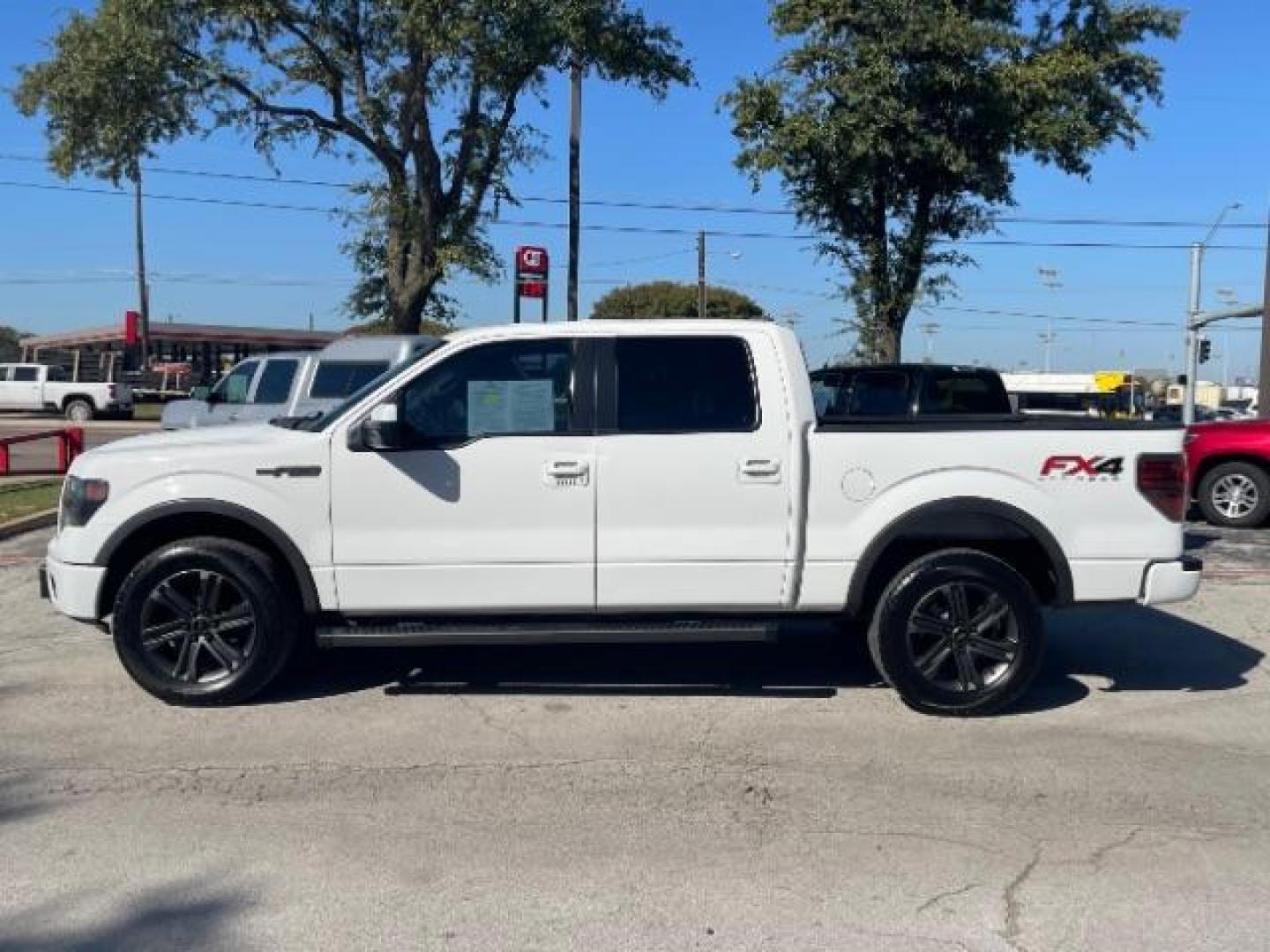 2013 Oxford White /Black Leather Trim Buckets Ford F-150 FX4 SuperCrew 5.5-ft. Bed 4WD (1FTFW1ET4DK) with an 3.5L V6 TURBO engine, 6-Speed Automatic transmission, located at 12182 Garland Rd, Dallas, TX, 75218, (214) 521-2040, 0.000000, 0.000000 - Photo#3