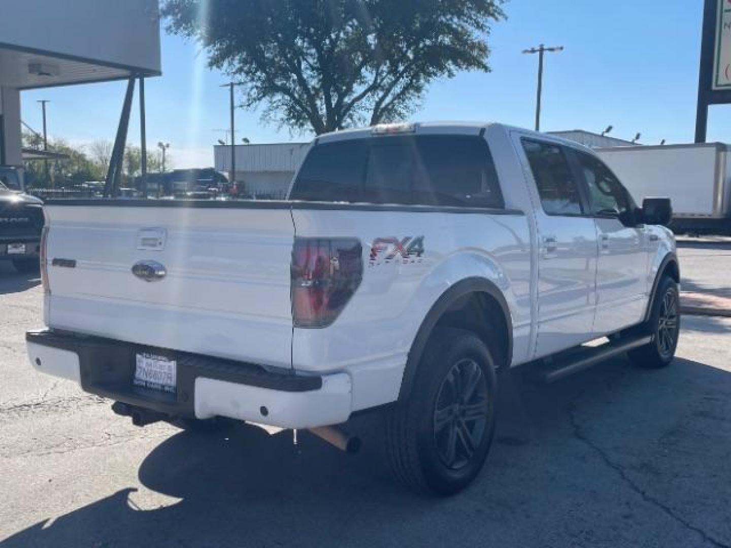 2013 Oxford White /Black Leather Trim Buckets Ford F-150 FX4 SuperCrew 5.5-ft. Bed 4WD (1FTFW1ET4DK) with an 3.5L V6 TURBO engine, 6-Speed Automatic transmission, located at 12182 Garland Rd, Dallas, TX, 75218, (214) 521-2040, 0.000000, 0.000000 - Photo#8