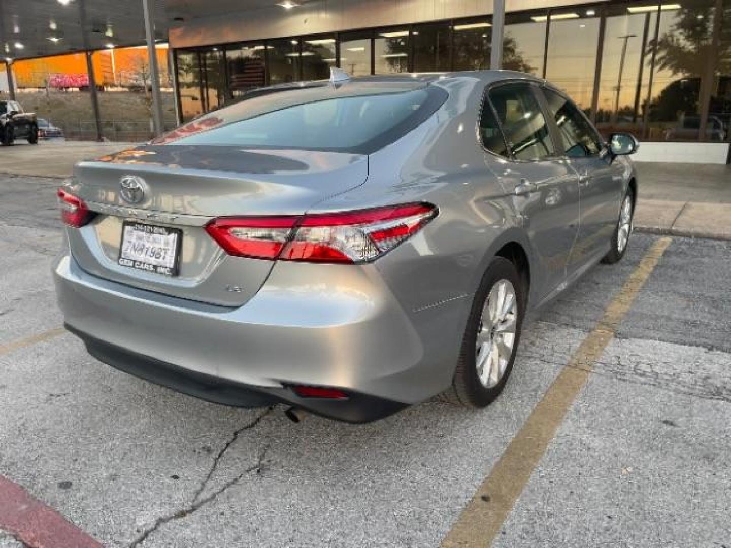 2020 Silver Toyota Camry LE (4T1L11AK5LU) with an 2.5L L4 DOHC 16V engine, 8-Speed Automatic transmission, located at 12182 Garland Rd, Dallas, TX, 75218, (214) 521-2040, 0.000000, 0.000000 - Photo#6