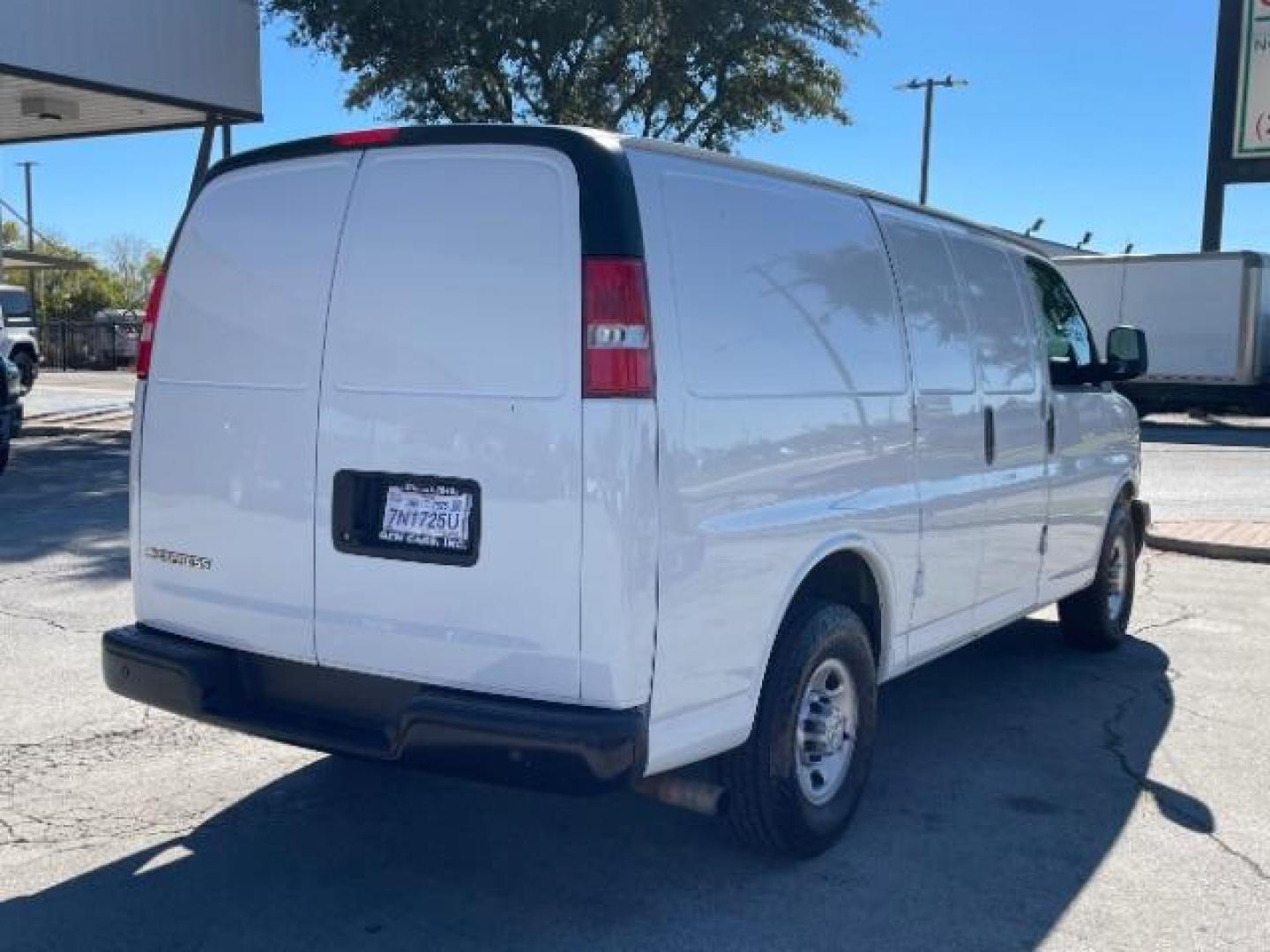 2018 Summit White Chevrolet Express 2500 Cargo (1GCWGAFG4J1) with an 6.0L V8 OHV 16V FFV engine, 6-Speed Automatic transmission, located at 12182 Garland Rd, Dallas, TX, 75218, (214) 521-2040, 0.000000, 0.000000 - Photo#4