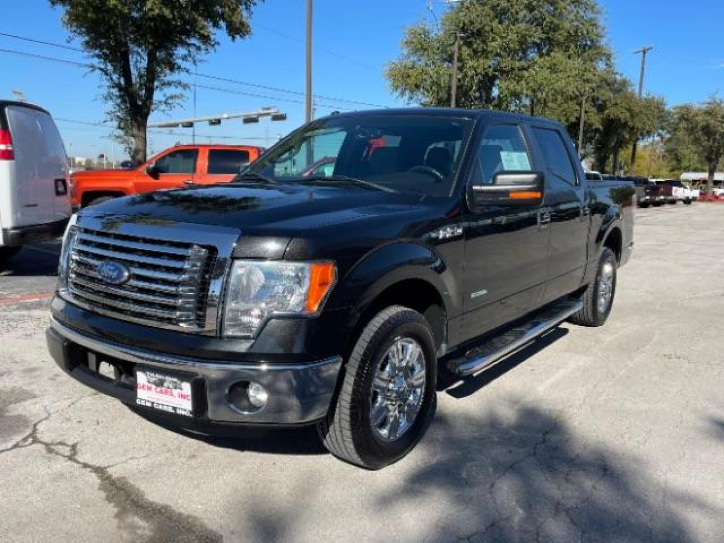 2012 Tuxedo Black Metallic Ford F-150 XLT SuperCrew 5.5-ft. Bed 2WD (1FTFW1CTXCF) with an 3.5L V6 TURBO engine, 6-Speed Automatic transmission, located at 12182 Garland Rd, Dallas, TX, 75218, (214) 521-2040, 0.000000, 0.000000 - Photo#4