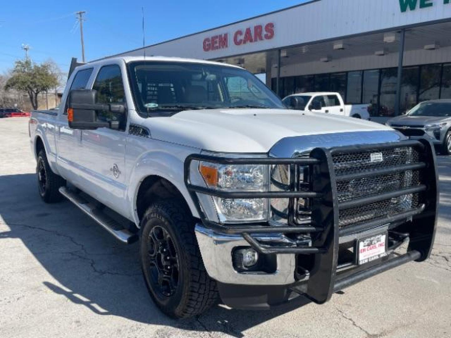 2016 WHITE Ford F-250 SD Lariat Crew Cab 4WD (1FT7W2BT2GE) with an 6.7L V8 OHV 16V DIESEL engine, 6-Speed Automatic transmission, located at 12182 Garland Rd, Dallas, TX, 75218, (214) 521-2040, 0.000000, 0.000000 - Photo#0