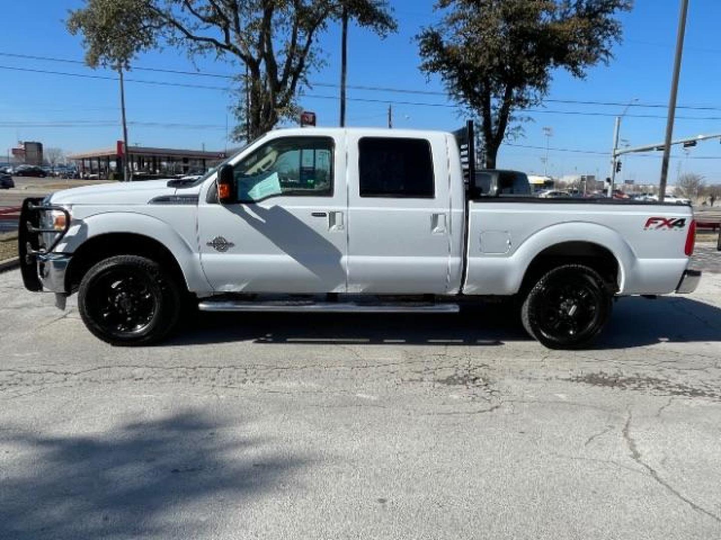 2016 WHITE Ford F-250 SD Lariat Crew Cab 4WD (1FT7W2BT2GE) with an 6.7L V8 OHV 16V DIESEL engine, 6-Speed Automatic transmission, located at 12182 Garland Rd, Dallas, TX, 75218, (214) 521-2040, 0.000000, 0.000000 - Photo#1