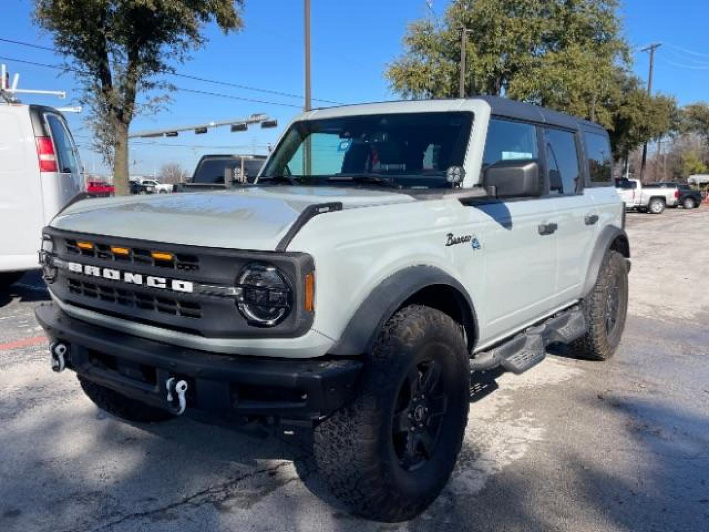 2022 Carbonized Gray Metallic Ford Bronco Black Diamond 4-Door w/Advanced (1FMEE5DP2NL) with an 2.7L V6 DOHC 24V engine, 7-Speed Manual transmission, located at 12182 Garland Rd, Dallas, TX, 75218, (214) 521-2040, 0.000000, 0.000000 - Photo#4