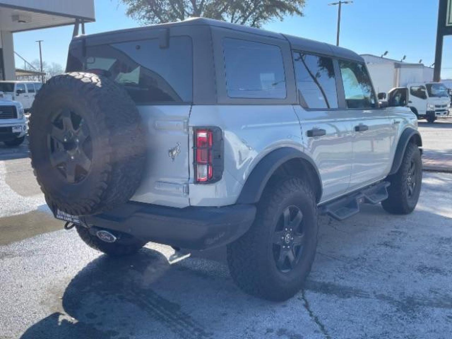 2022 Carbonized Gray Metallic Ford Bronco Black Diamond 4-Door w/Advanced (1FMEE5DP2NL) with an 2.7L V6 DOHC 24V engine, 7-Speed Manual transmission, located at 12182 Garland Rd, Dallas, TX, 75218, (214) 521-2040, 0.000000, 0.000000 - Photo#8