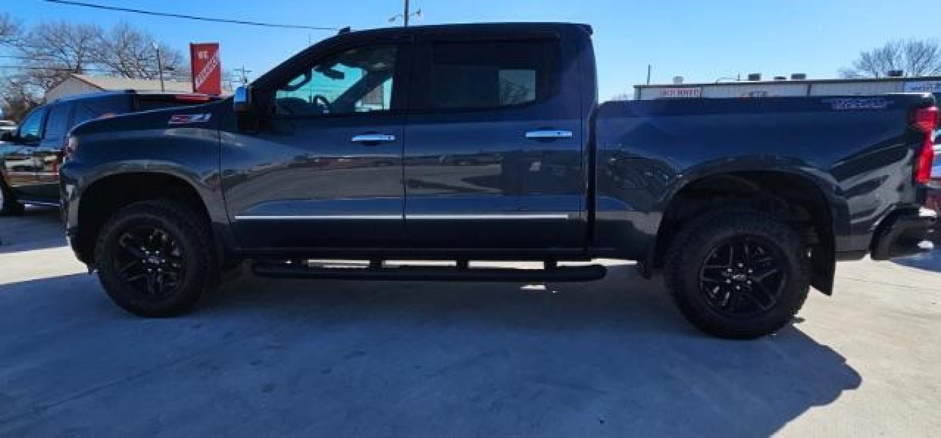 2020 Northsky Blue Metallic Chevrolet Silverado 1500 LT Trail Boss Crew Cab 4WD (1GCPYFED2LZ) with an 5.3L V8 OHV 16V engine, 6-Speed Automatic transmission, located at 12182 Garland Rd, Dallas, TX, 75218, (214) 521-2040, 0.000000, 0.000000 - Photo#2