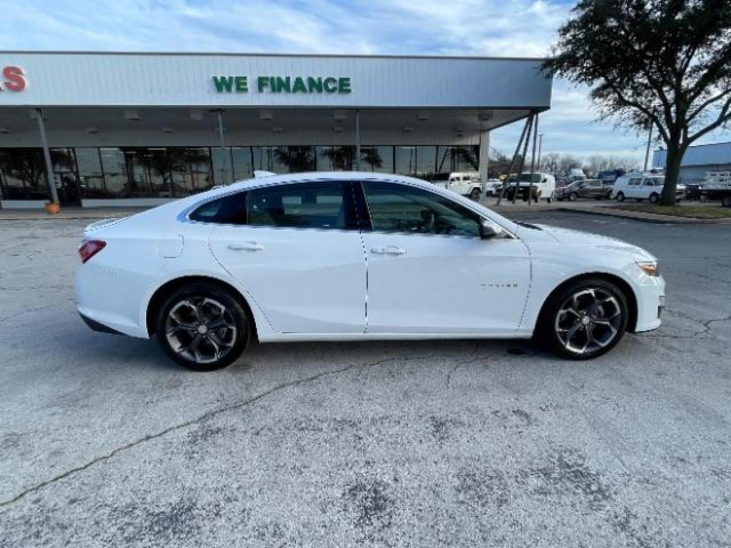 2022 Summit White Chevrolet Malibu LT (1G1ZD5ST3NF) with an 1.5L L4 DOHC 16V engine, 6-Speed Automatic transmission, located at 12182 Garland Rd, Dallas, TX, 75218, (214) 521-2040, 0.000000, 0.000000 - Photo#9