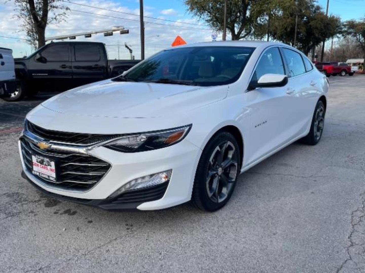 2022 Summit White Chevrolet Malibu LT (1G1ZD5ST3NF) with an 1.5L L4 DOHC 16V engine, 6-Speed Automatic transmission, located at 12182 Garland Rd, Dallas, TX, 75218, (214) 521-2040, 0.000000, 0.000000 - Photo#2