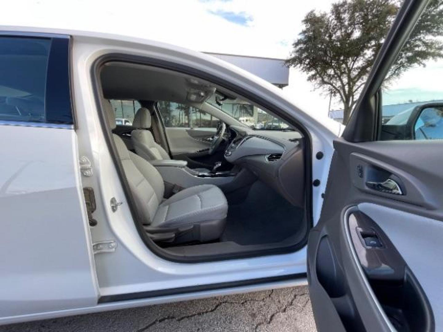 2022 Summit White Chevrolet Malibu LT (1G1ZD5ST3NF) with an 1.5L L4 DOHC 16V engine, 6-Speed Automatic transmission, located at 12182 Garland Rd, Dallas, TX, 75218, (214) 521-2040, 0.000000, 0.000000 - Photo#8